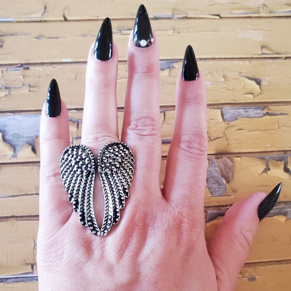 2/$20🌼 Huge Angel Wings Statement Ring NWOT - Picture 4 of 6